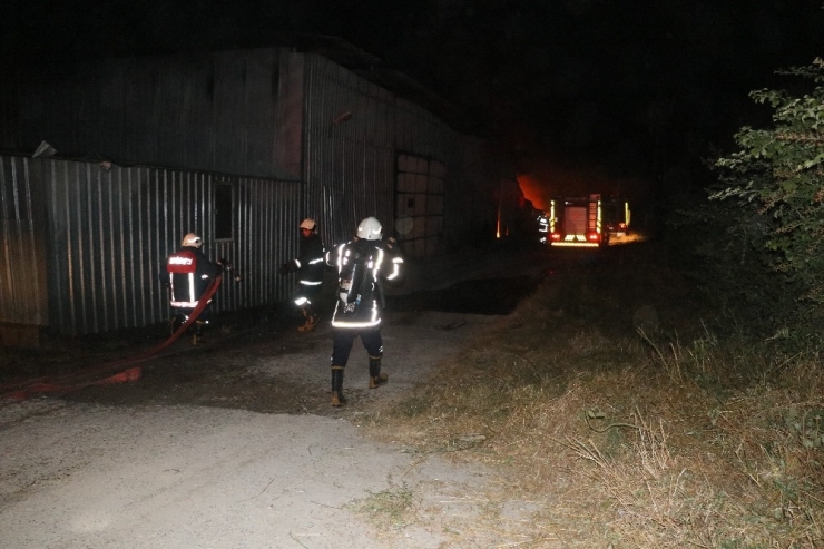 Mersin’de Bisiklet Ve Motosiklet Fabrikasında Yangın