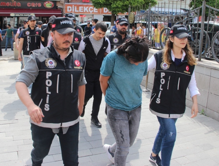 Operasyonla Yakalanan ’Uyuşturucu Satıcıları’ Adliyeye Sevk Edildi