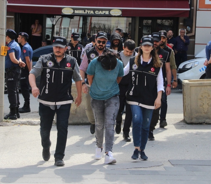 Operasyonla Yakalanan ’Uyuşturucu Satıcıları’ Adliyeye Sevk Edildi