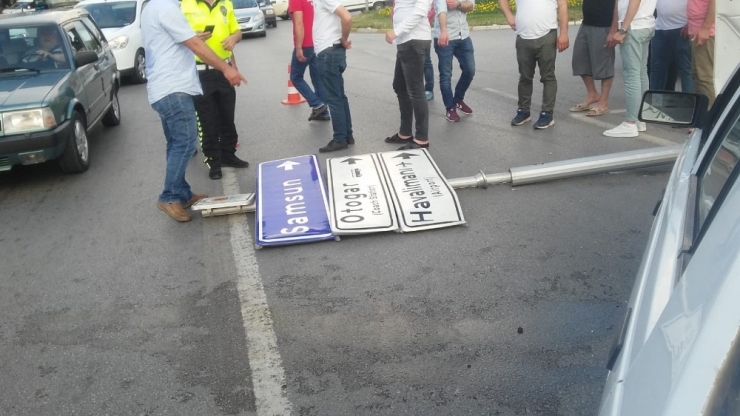 Yayaya Çarpmamak İsterken Kaza Yaptı: 1 Yaralı