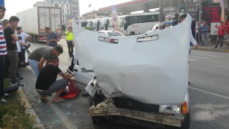 Yayaya Çarpmamak İsterken Kaza Yaptı: 1 Yaralı