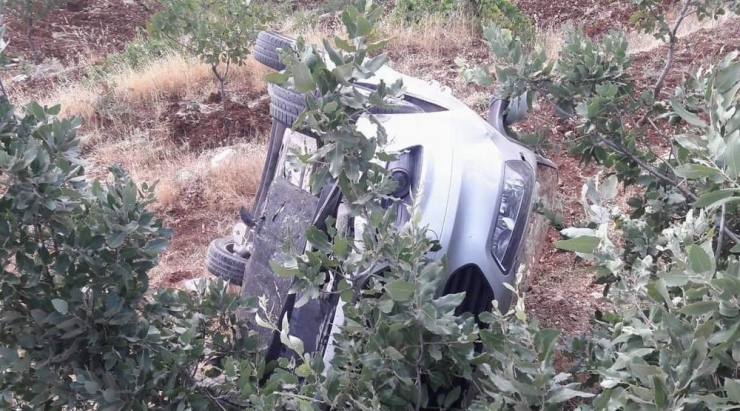 Siirt’te Şarampole Yuvarlanan Araçta 3 Kişi Yaralandı