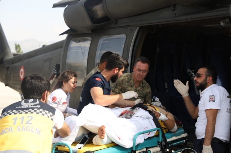 Kazada Yaralanan Vatandaş Hastaneye Askeri Helikopterle Nakledildi