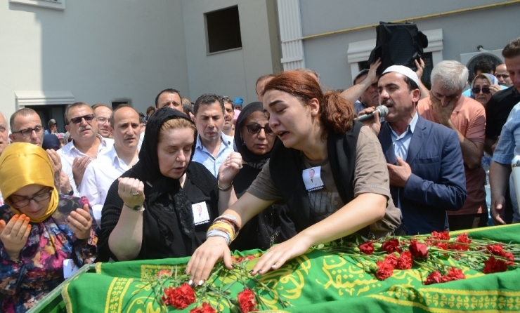 Kazada Hayatını Kaybeden Doktor Son Yolculuğuna Uğurlandı