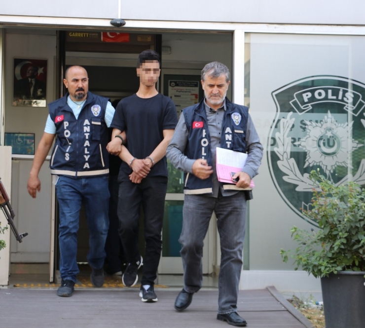 Babasını Bıçaklayan Genç Sürekli Şiddet Görüyormuş