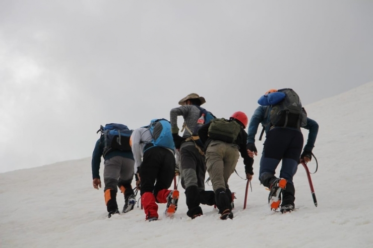 Sümbül Dağı’na Zirve Tırmanışı
