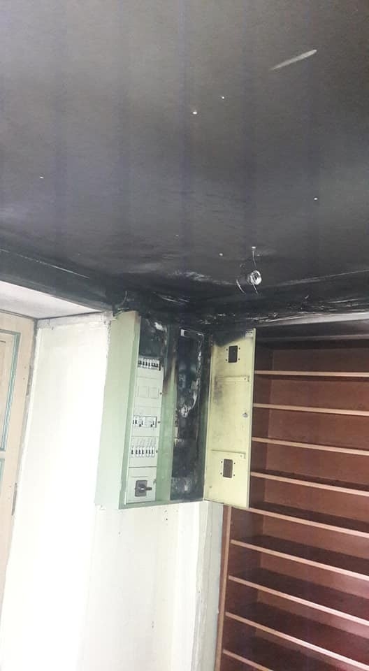 Camiye Düşen Yıldırım Elektrik Tesisatına Zarar Verdi