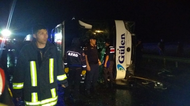 Yolcu Otobüsü Devrildi: 16 Yaralı