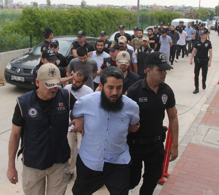 Deaş Operasyonunda Gözaltına Alınan 13 Zanlı Adliyeye Sevk Edildi