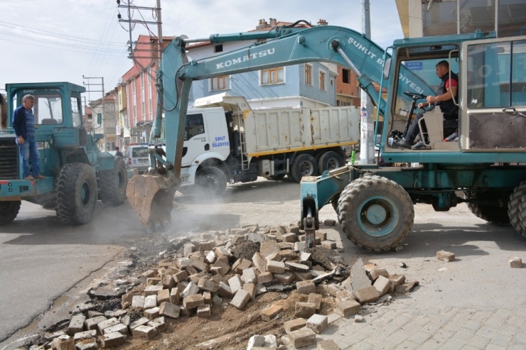 Şuhut’ta Parke Taşı Döşeme Çalışmaları