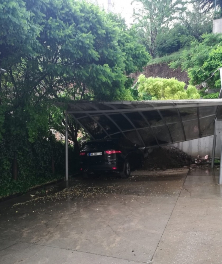 Başkent’te Yağmura Dayanamayan İstinat Duvarları Çöktü