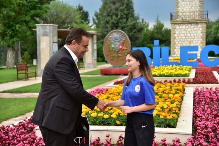 Başkan Şahin Şampiyonları Ağırladı