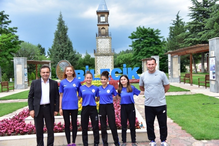 Başkan Şahin Şampiyonları Ağırladı