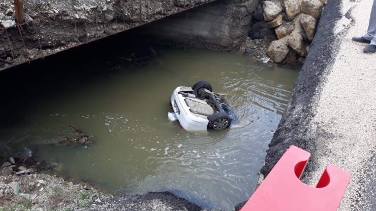 Bolu’da, Dereye Düşen Otomobildeki 3 Kişi Hayatını Kaybetti