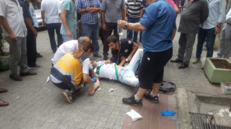 Kahve İçerken Bıçaklandı