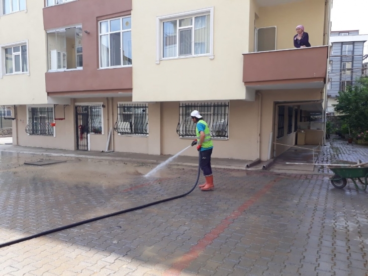 Darıca’da Selden Sonra Başlatılan Temizlik Çalışmaları Sürüyor