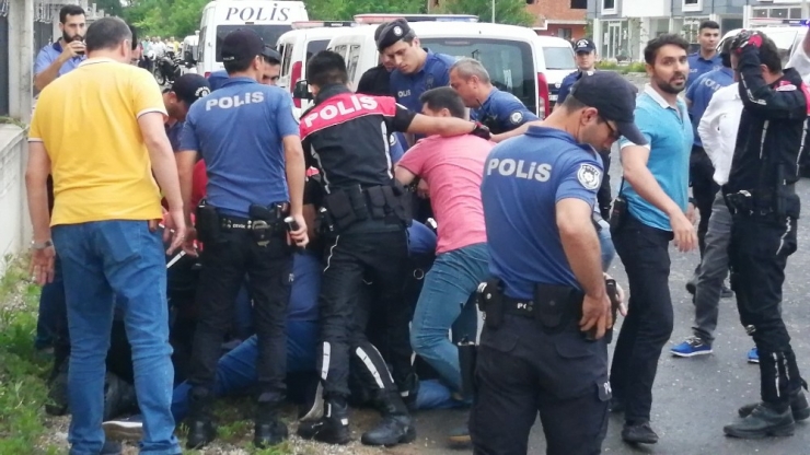 Başına Silahı Dayayarak İntihara Kalkıştı