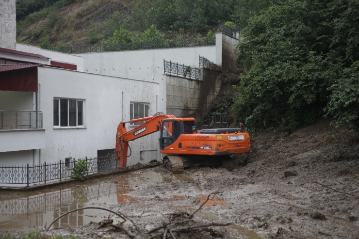 Sağanak Yağış Giresun’da Heyelana Neden Oldu