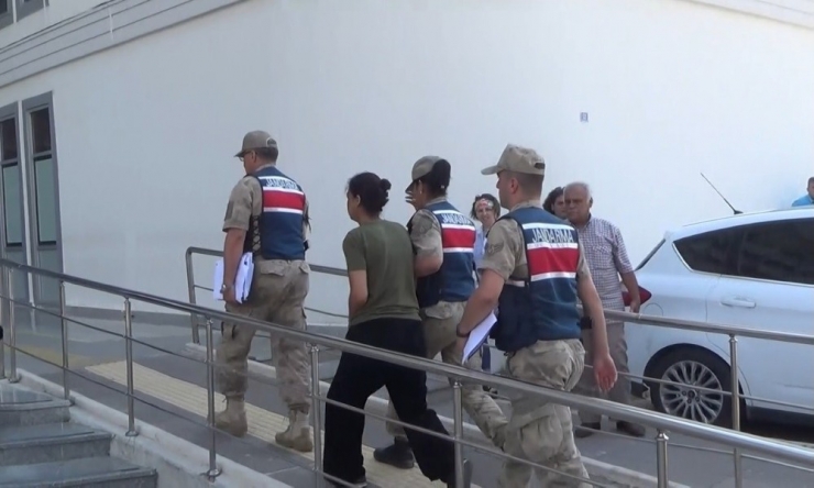 Uyanık Göçmen Kaçakçısı Kadın, Yakayı Ele Verdi