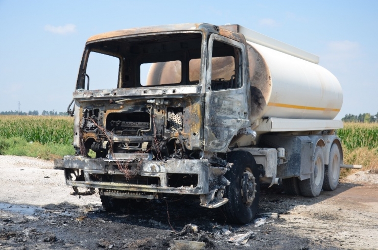 Hatay’da Karayolunda Çalışan Araçlar Yandı