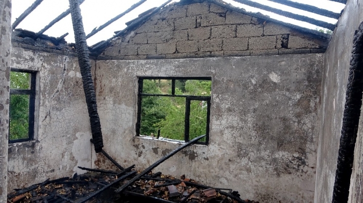 Hatay’da Ev Yangını