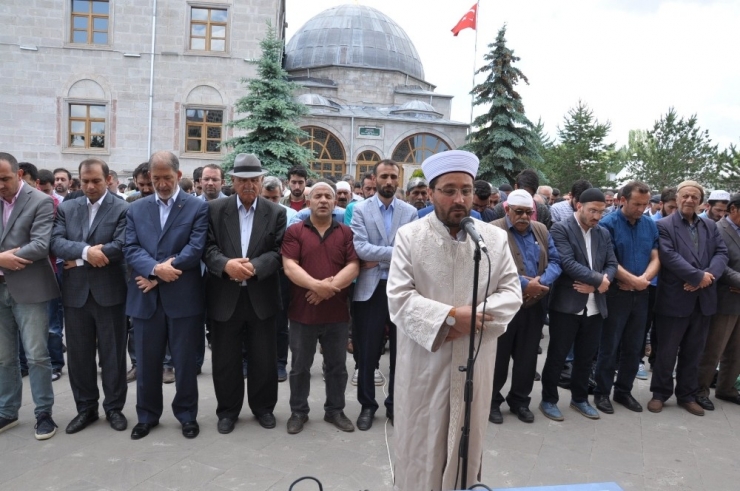 Kars’ta Mursi İçin Gıyabi Cenaze Namazı Kılındı