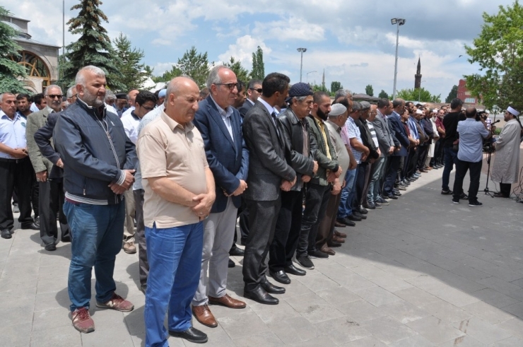 Kars’ta Mursi İçin Gıyabi Cenaze Namazı Kılındı