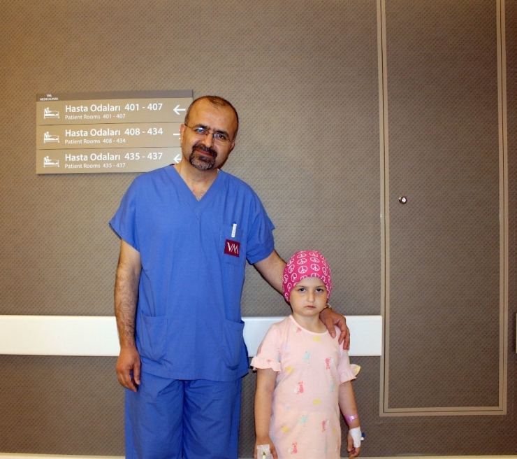 6 Yaşındaki Çocuğun Böbreğinden 2 Santimlik Taş Çıktı