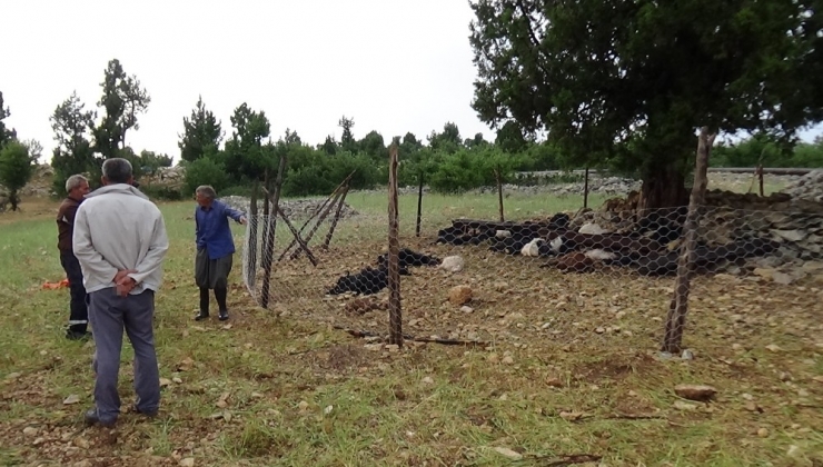 Mersin’de Sel Ve Yıldırım Hayatı Olumsuz Etkiledi