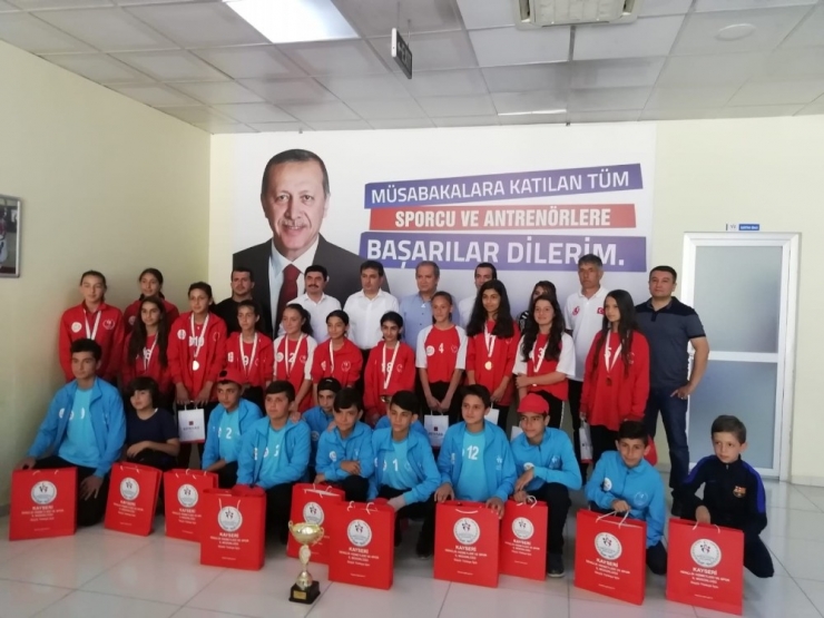 Genç Şampiyonlar Ödüllendirildi