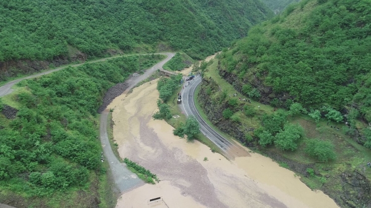 Trabzon’un Araklı İlçesinde Hes Borusu Patladı: 1 Ölü, 3 Kayıp