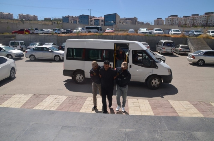 Van’da Terör Operasyonu: 5 Gözaltı