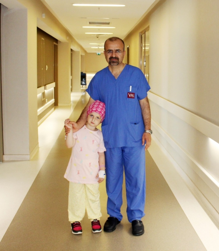 6 Yaşındaki Çocuğun Böbreğinden 2 Santimlik Taş Çıktı