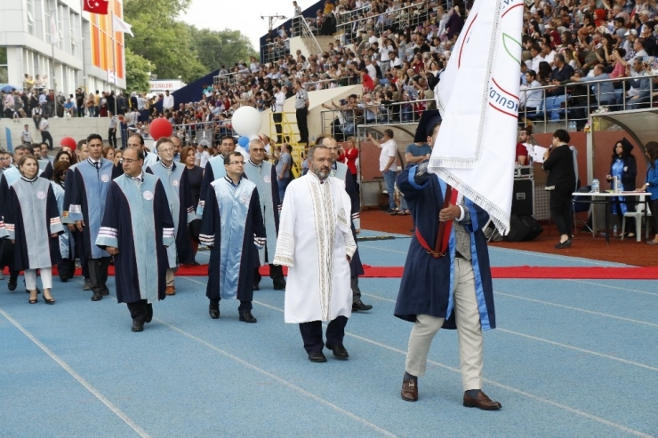Beü’de 5 Bin Öğrenci Mezuniyet Coşkusu Yaşadı