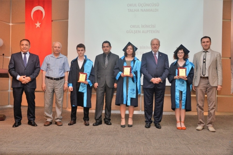 Aso Teknik Koleji’nde Mezuniyet Sevinci