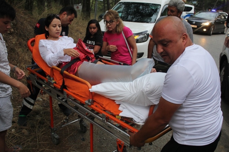 Antalya’da İki Araç Kafa Kafaya Çarpıştı: 2 Yaralı