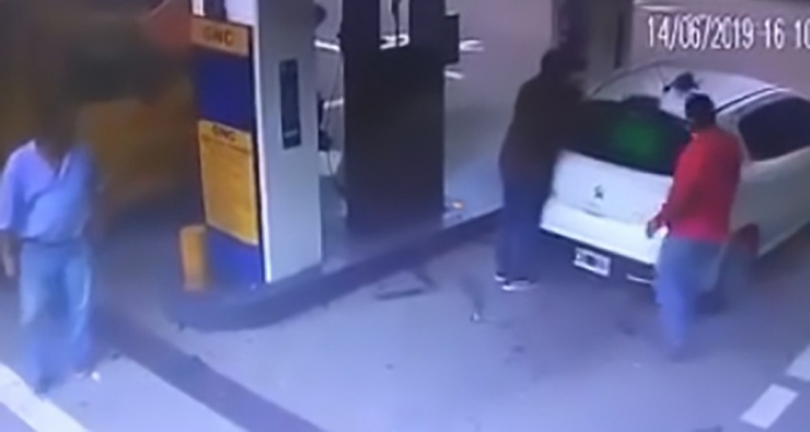 Akaryakıt İstasyonunda Garip Patlama: Kokain Havaya Saçıldı