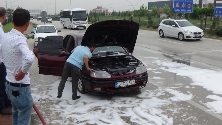 Seyir Halindeki Otomobil Yandı