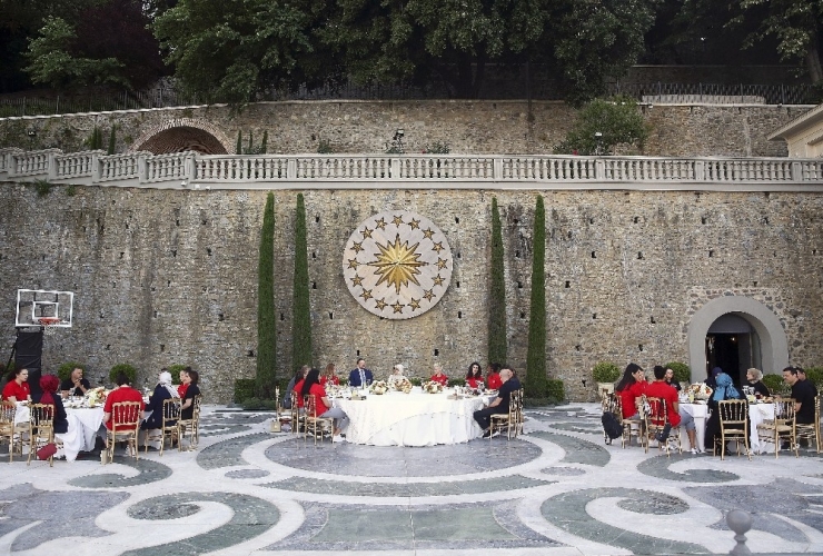 Emine Erdoğan, A Milli Kadın Basketbol Takımı İle Buluştu