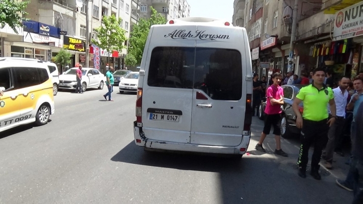 Diyarbakır’da 3 Yaşındaki Çocuk Minibüsün Altında Kaldı