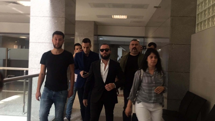 Şarkıcı Berkay İle Arda Turan Davasına Devam Edildi