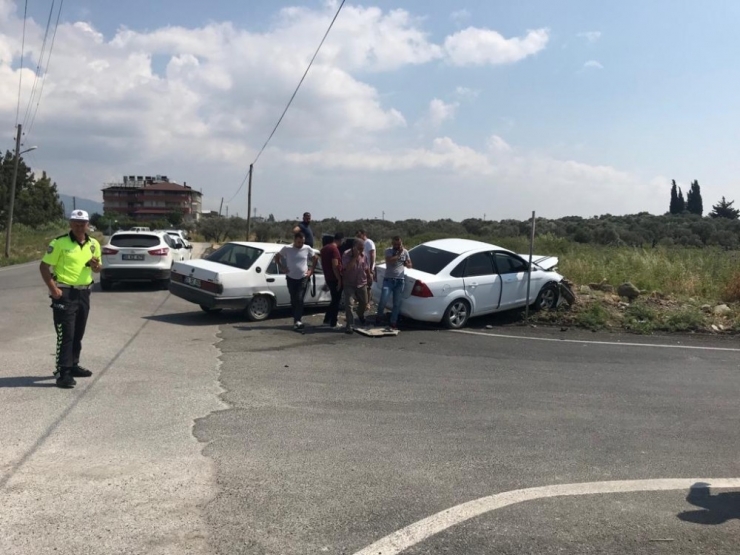 Hatay’da Trafik Kazası: 1’i Bebek 5 Yaralı