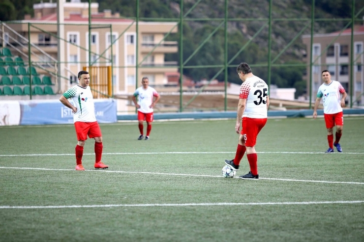 Karşıyakalı Masterler Sahaya Çıktı