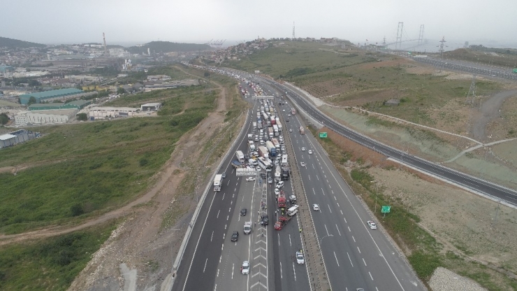 Kocaeli Tem’de Zincirleme Kaza Trafik Durdu