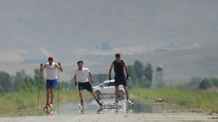 Kavurucu Sıcakta Tekerlekli Kayak Yarışması