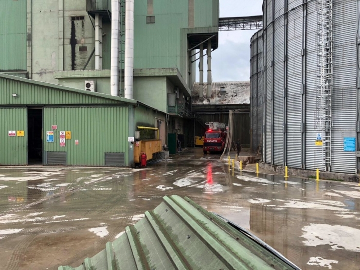 Yem Fabrikasında Toz Deposu Tamburu Patladı: 2 Yaralı