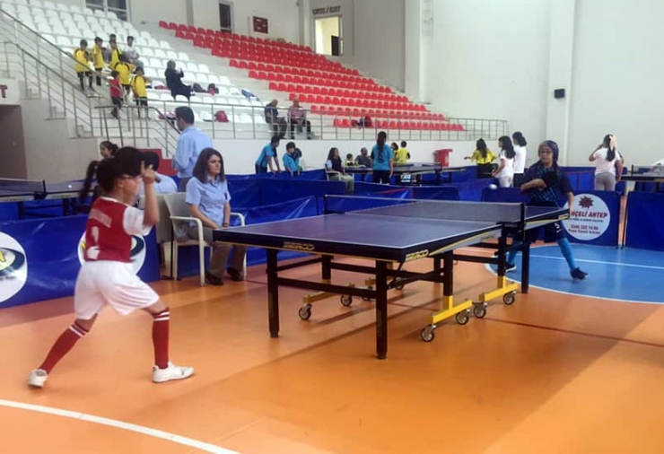 Minikler Masa Tenisinde Yarıştı