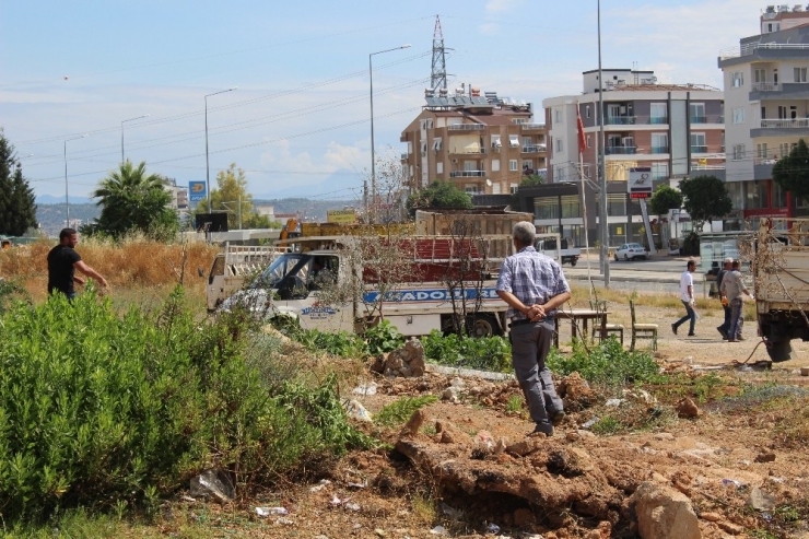 Antalya’da Arazi İşgalcisi, Yıkım İçin Gelen İşçileri Kamyonetle Ezmeye Çalıştı