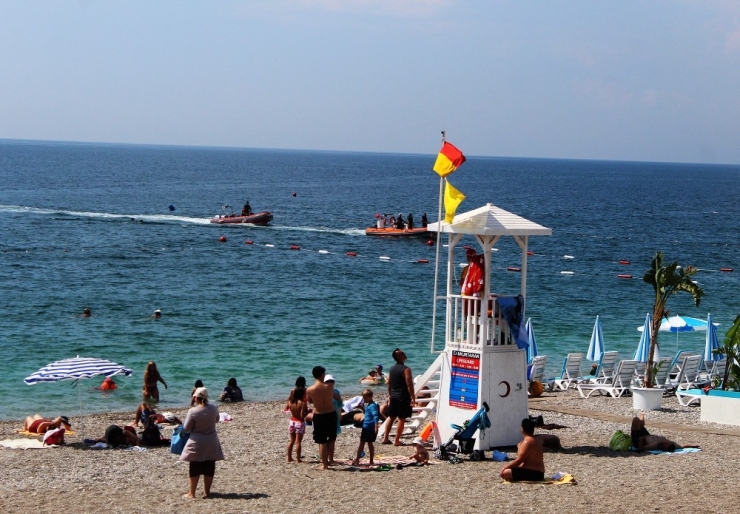 Antalya’da Denizde Şüpheli Cisim Polisi Alarma Geçirdi