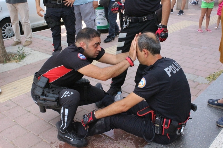 Kaza Yapan Polisten Duygulandıran Hareket